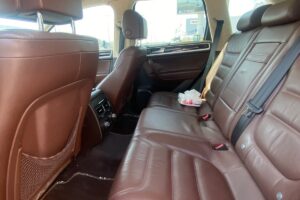 Volkswagen Touareg 2014 (Brown)
