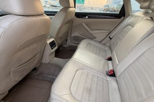 Volkswagen Passat 2016 (Beige)