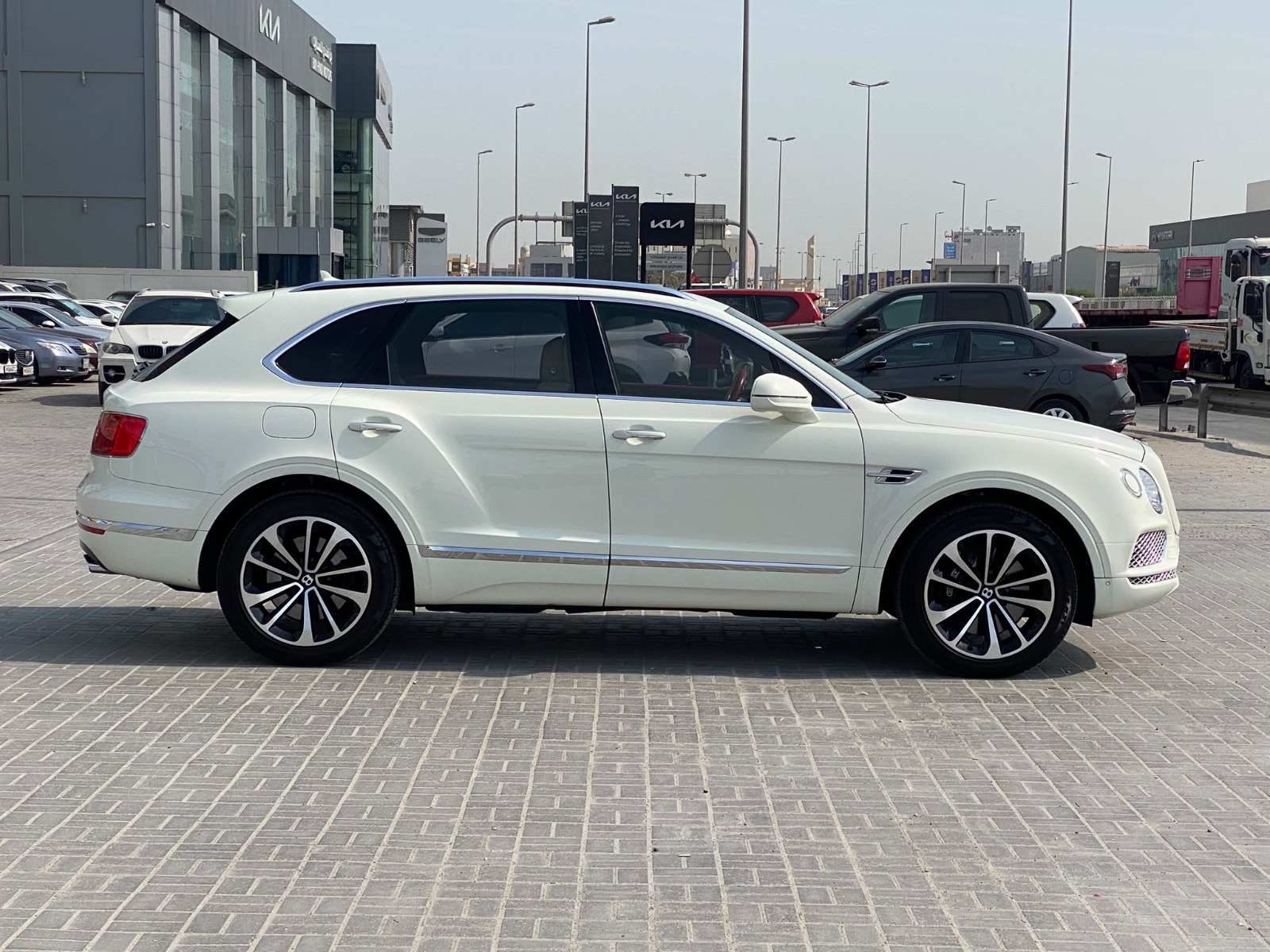 Bentley Bentayga 2017 (White)