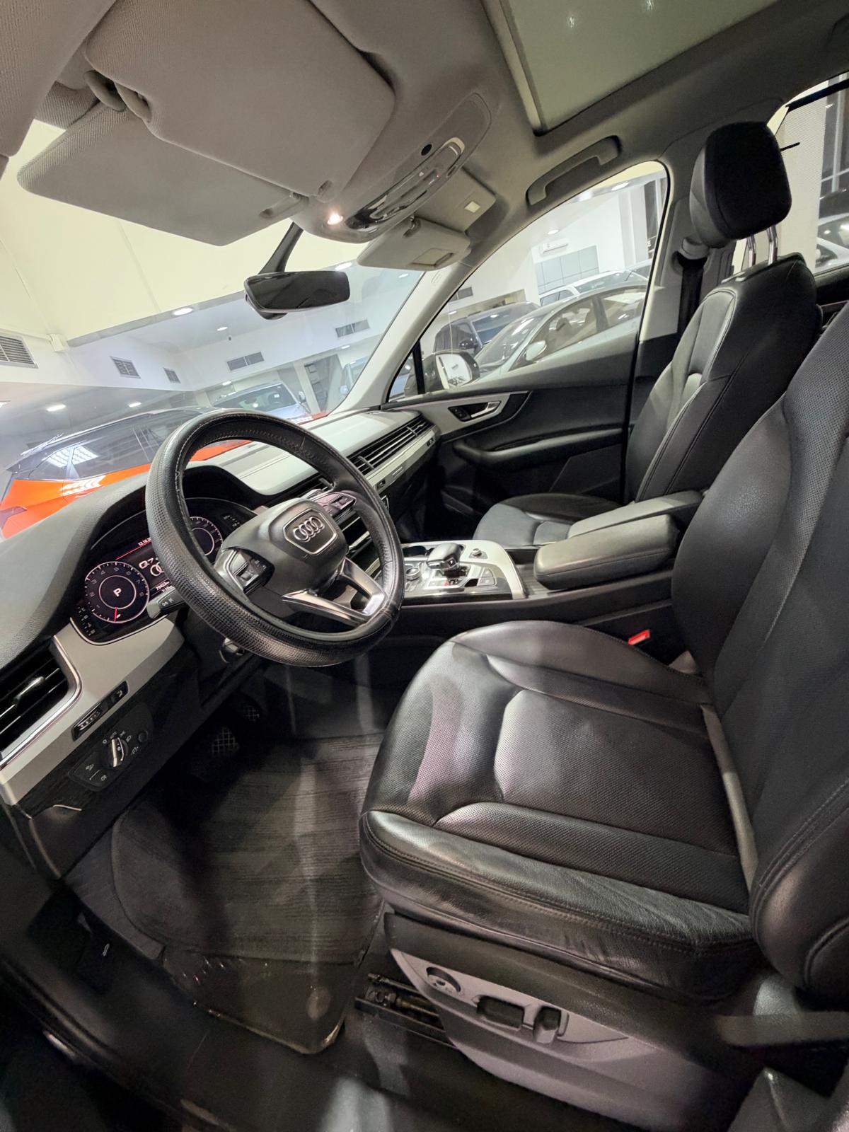 Audi Q7 / 2019 (Black)