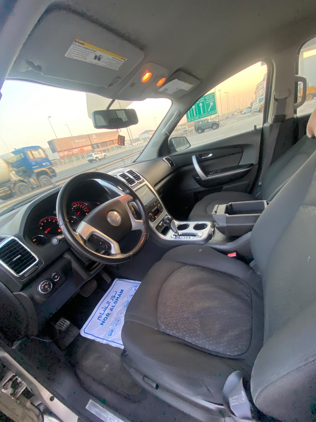 GMC Acadia 2011 (Gold)