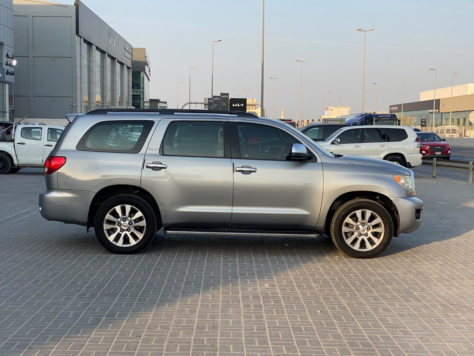 Toyota Sequoia 2012 (Silver)
