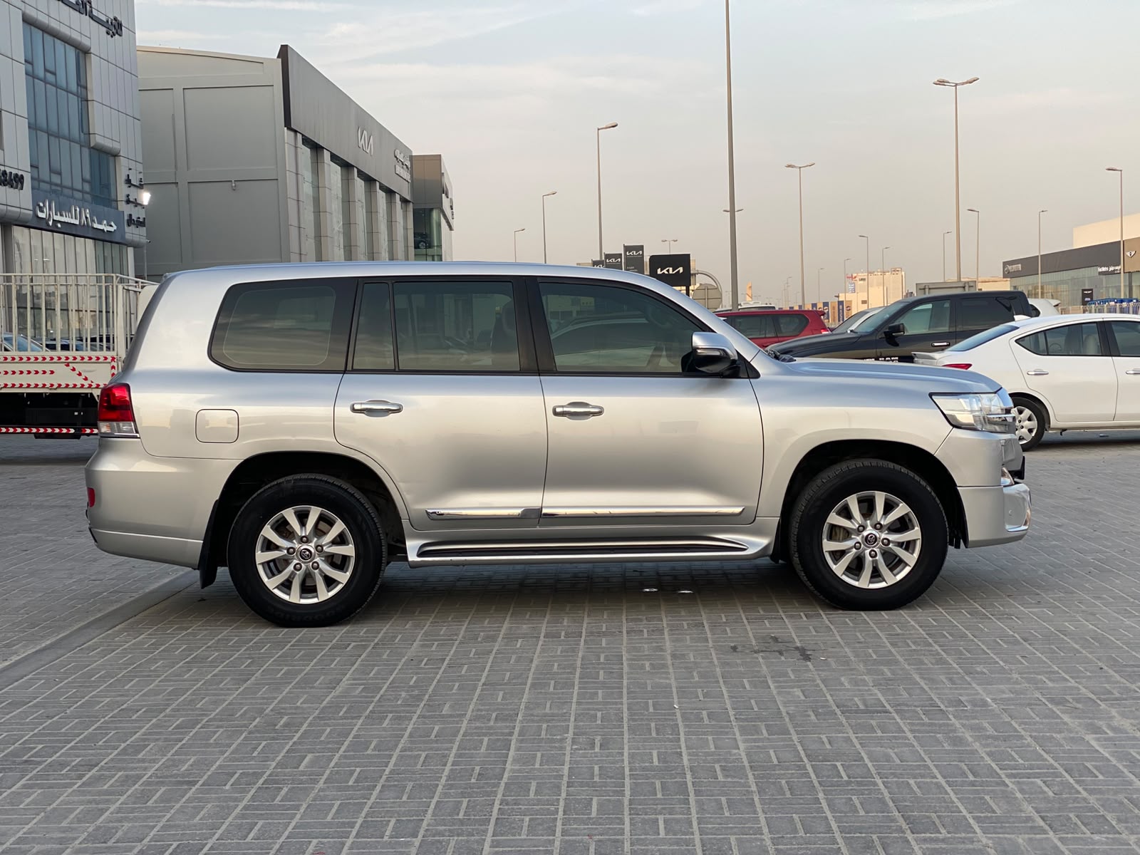 Toyota Land Cruiser GX-R 2016 (Silver)