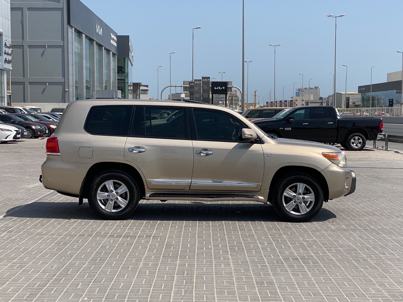 Toyota Land Cruiser VX-R 2014 (Beige)