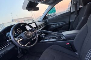 Hyundai Elantra 2025 (Black)
