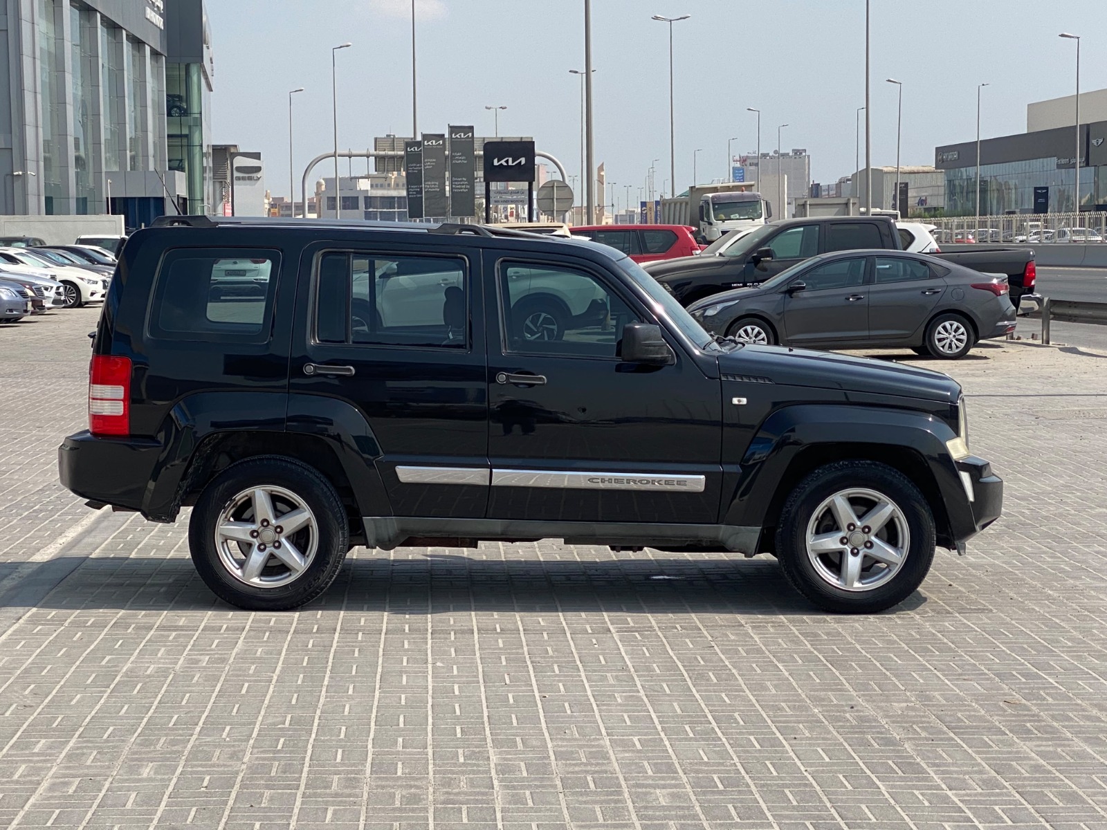 Jeep Cherokee LTD 2011 (Black)