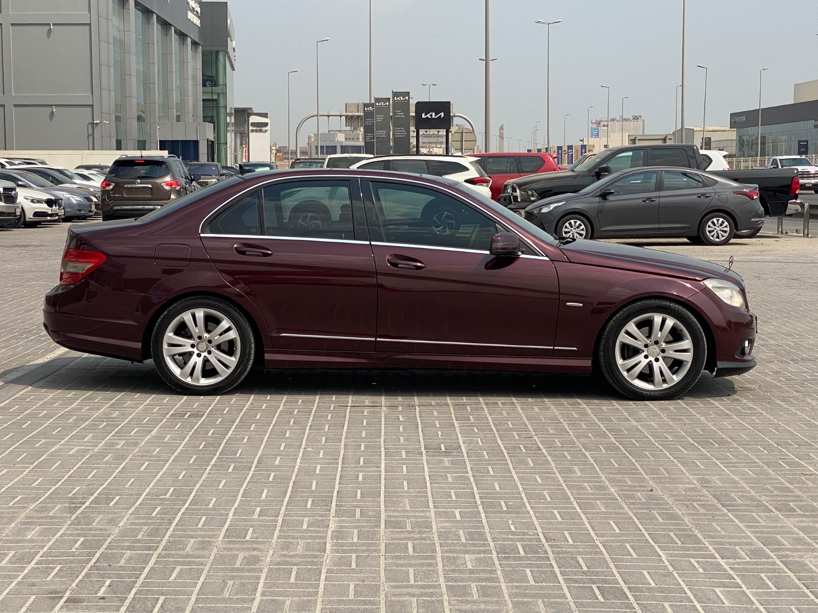 Mercedes Benz C-200 / 2009 (Maroon)