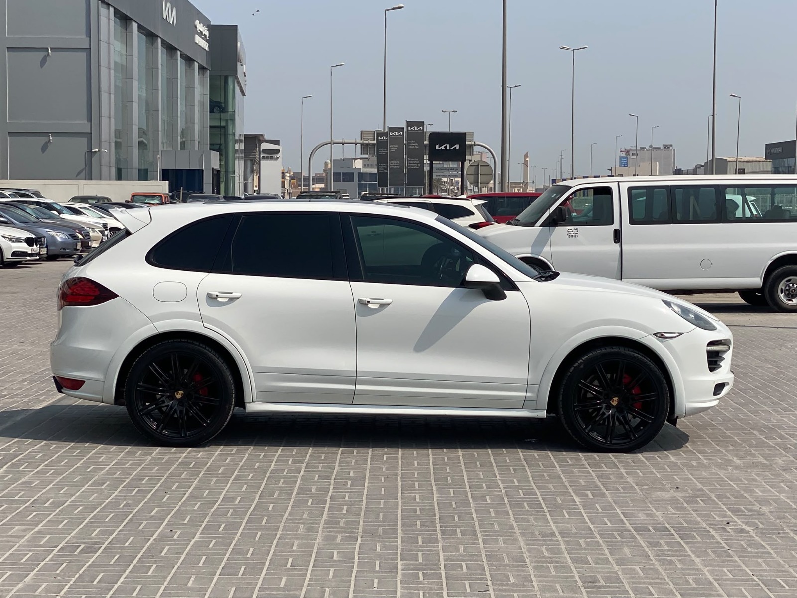 Porsche Cayenne GTS 2014 (White)