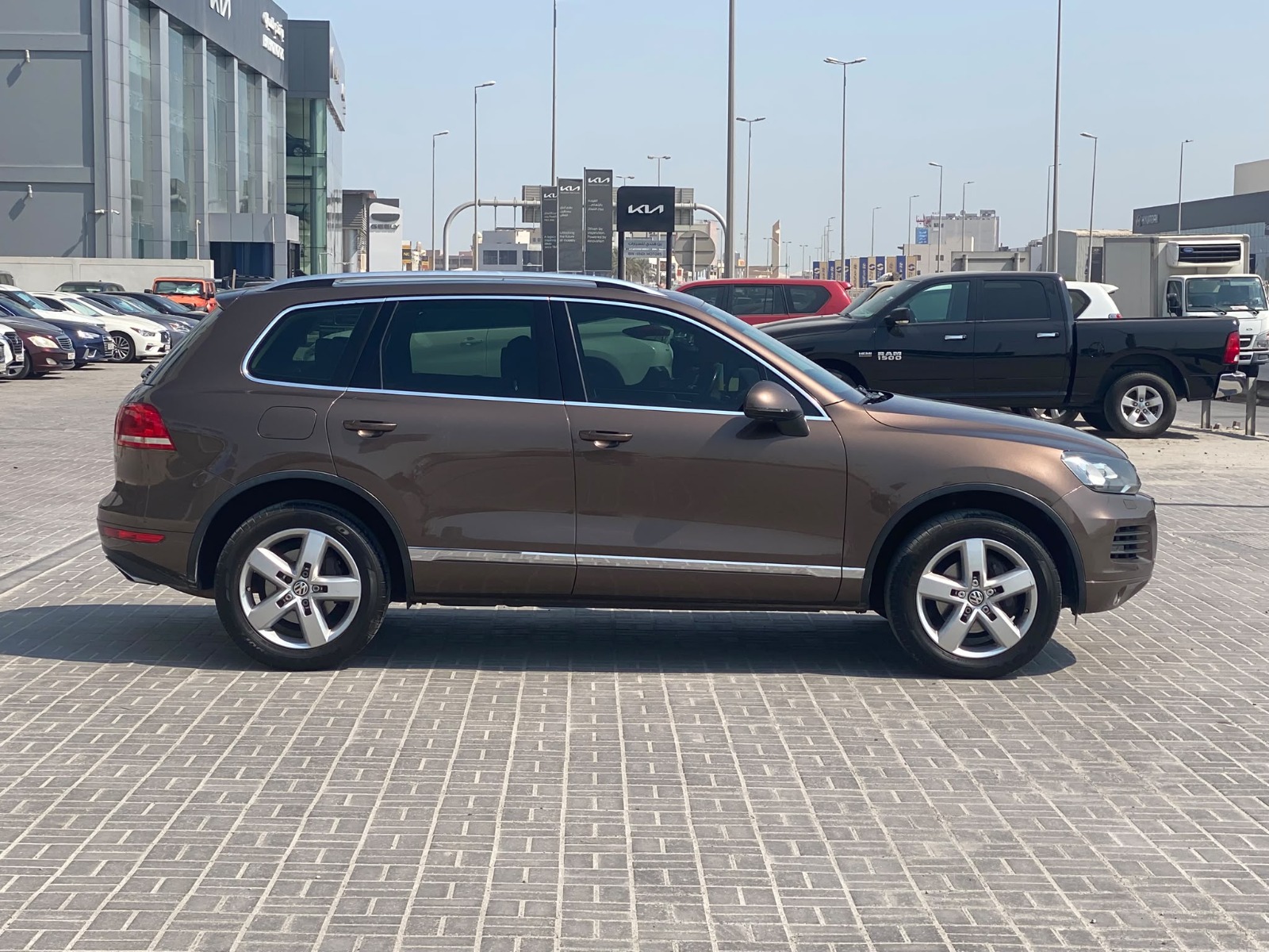 Volkswagen Touareg 2014 (Brown)