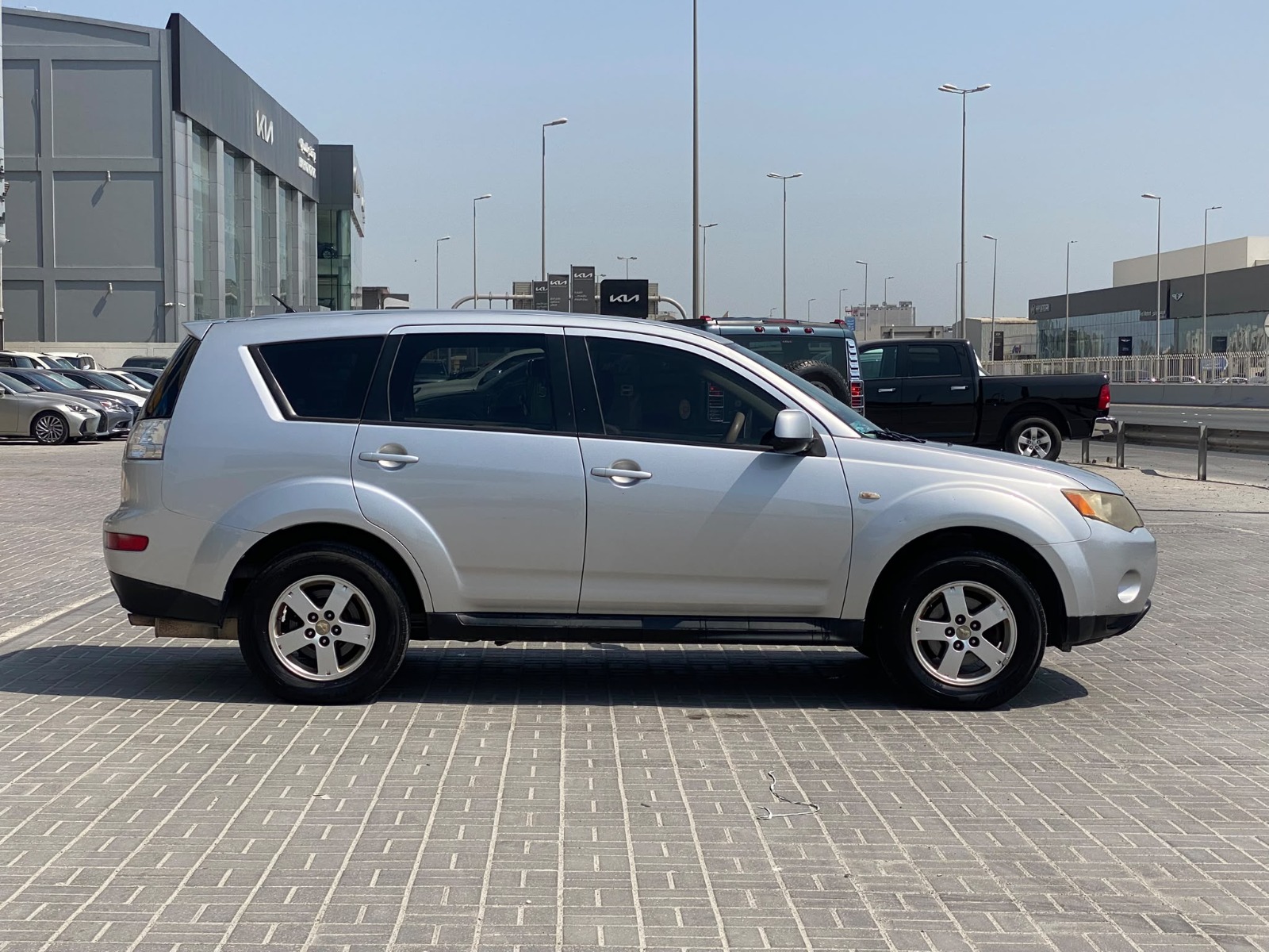 Mitsubishi Outlander 2009 (Silver)