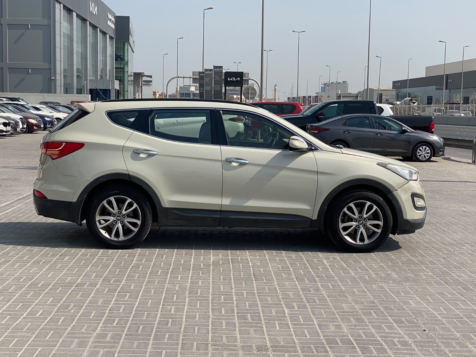 Hyundai Santafe 2014 (Beige)