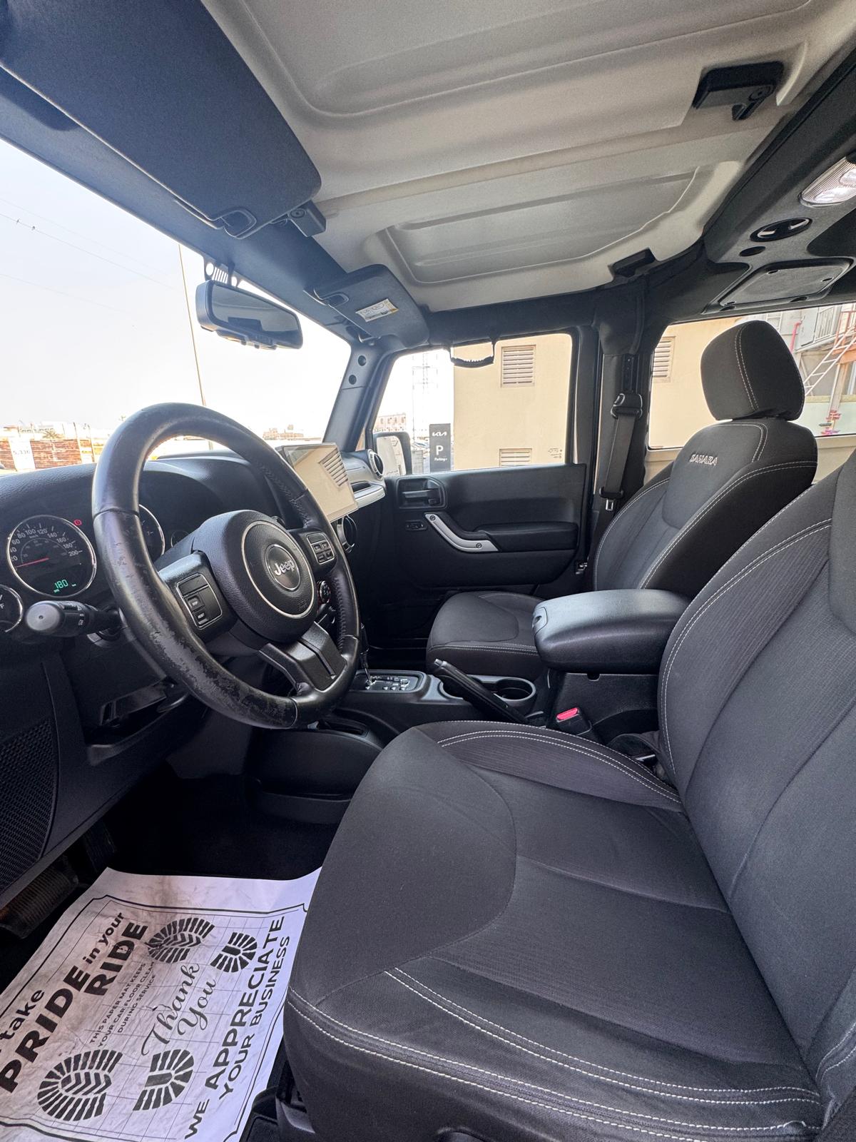 Jeep Wrangler Sahara 2017 (Grey)