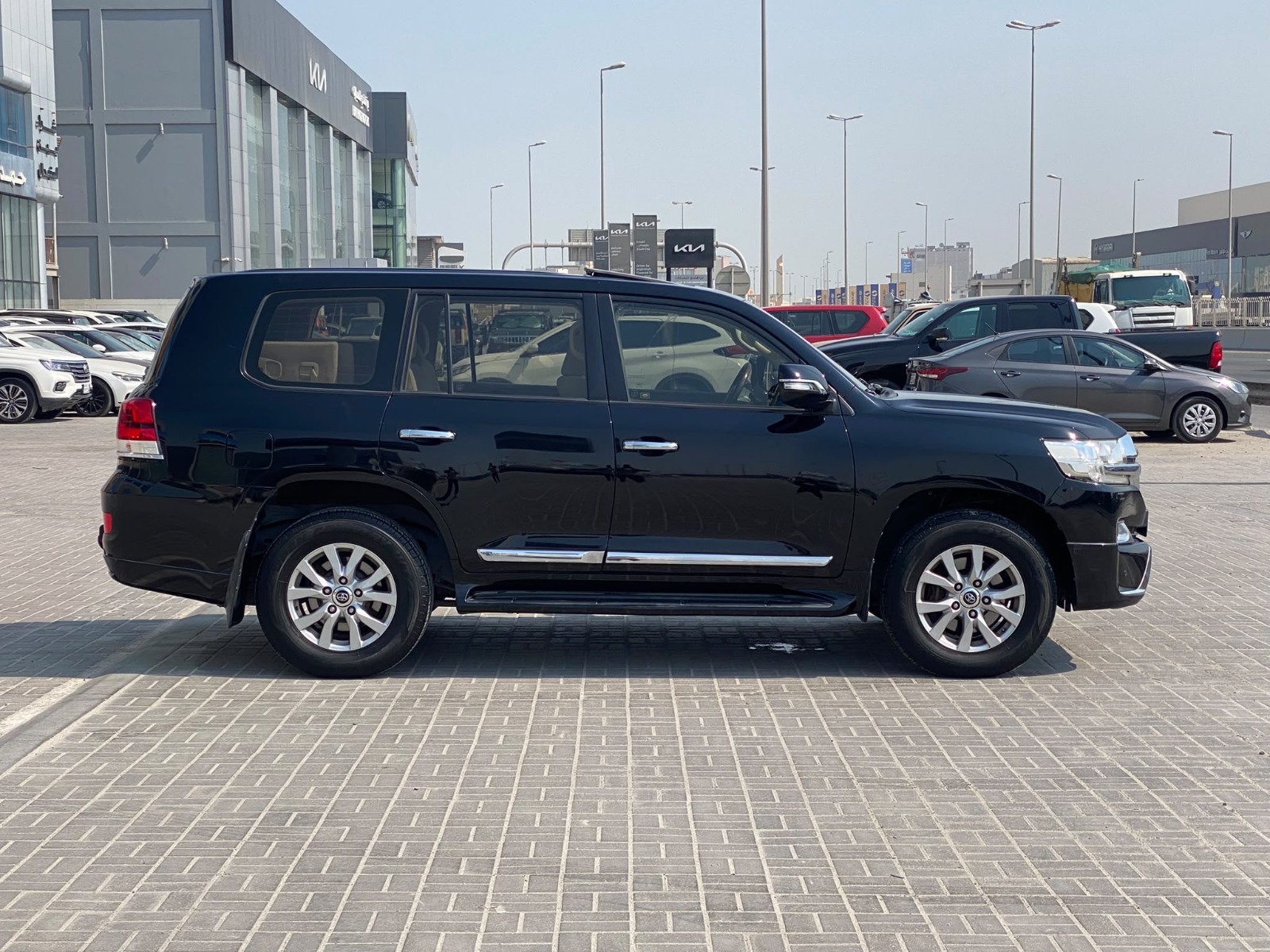 Toyota Land Cruiser GX-R 2018 (Black)