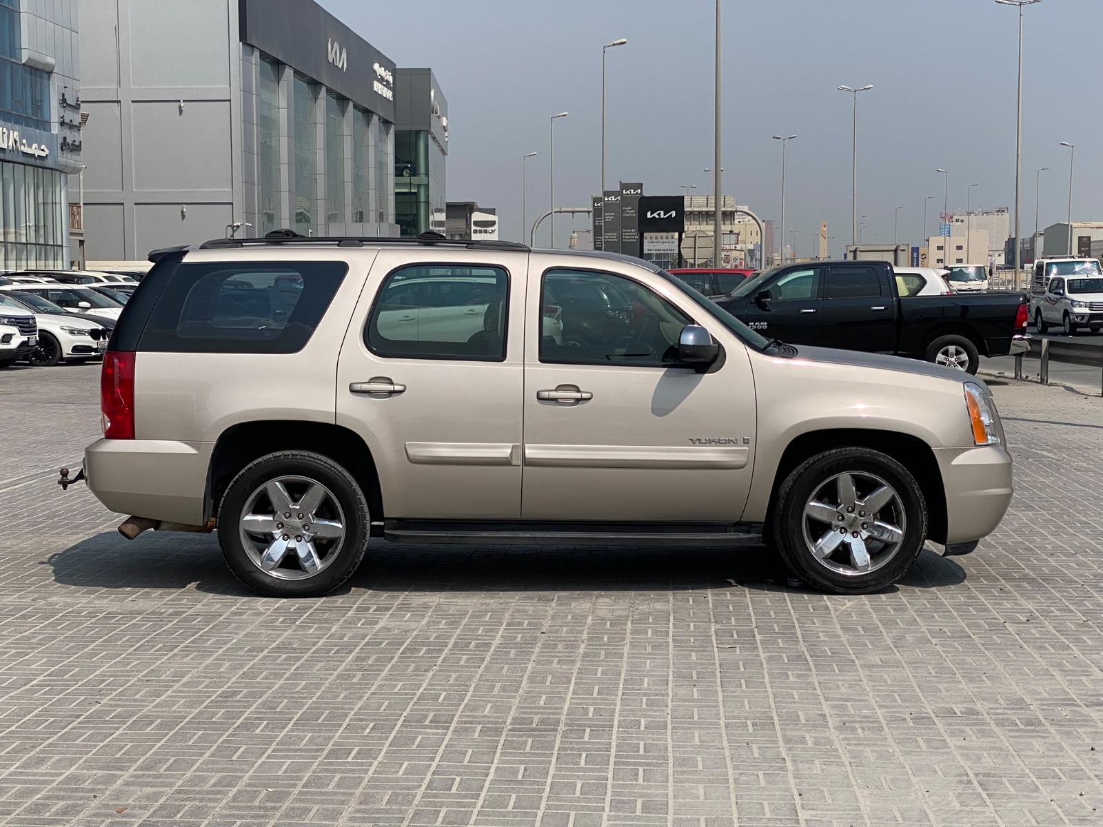 GMC Yukon 2008 (Silver)