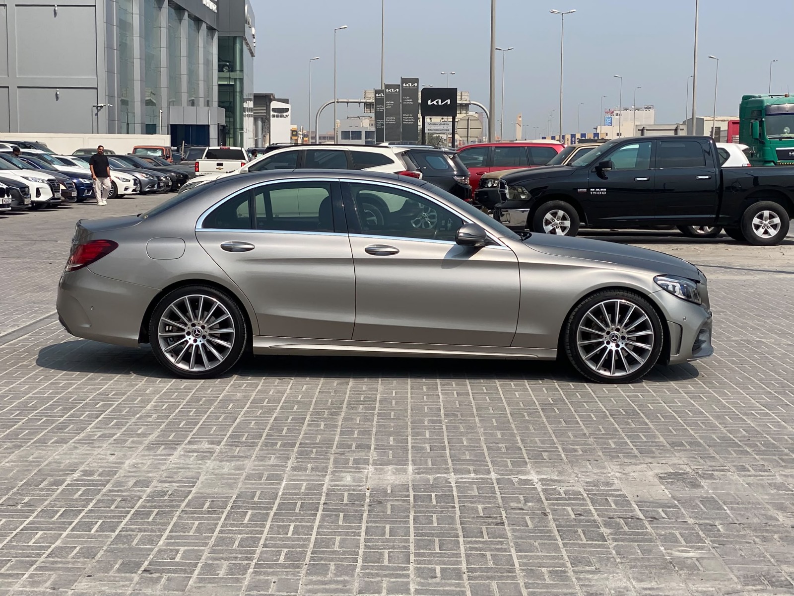 Mercedes Benz C-200 / 2019 (Silver)