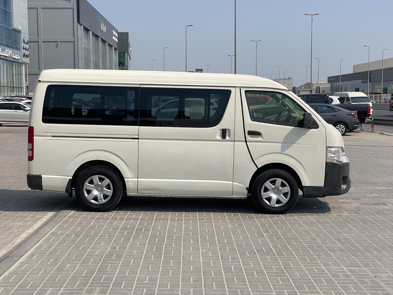 Toyota Hiace / 2016 (White)