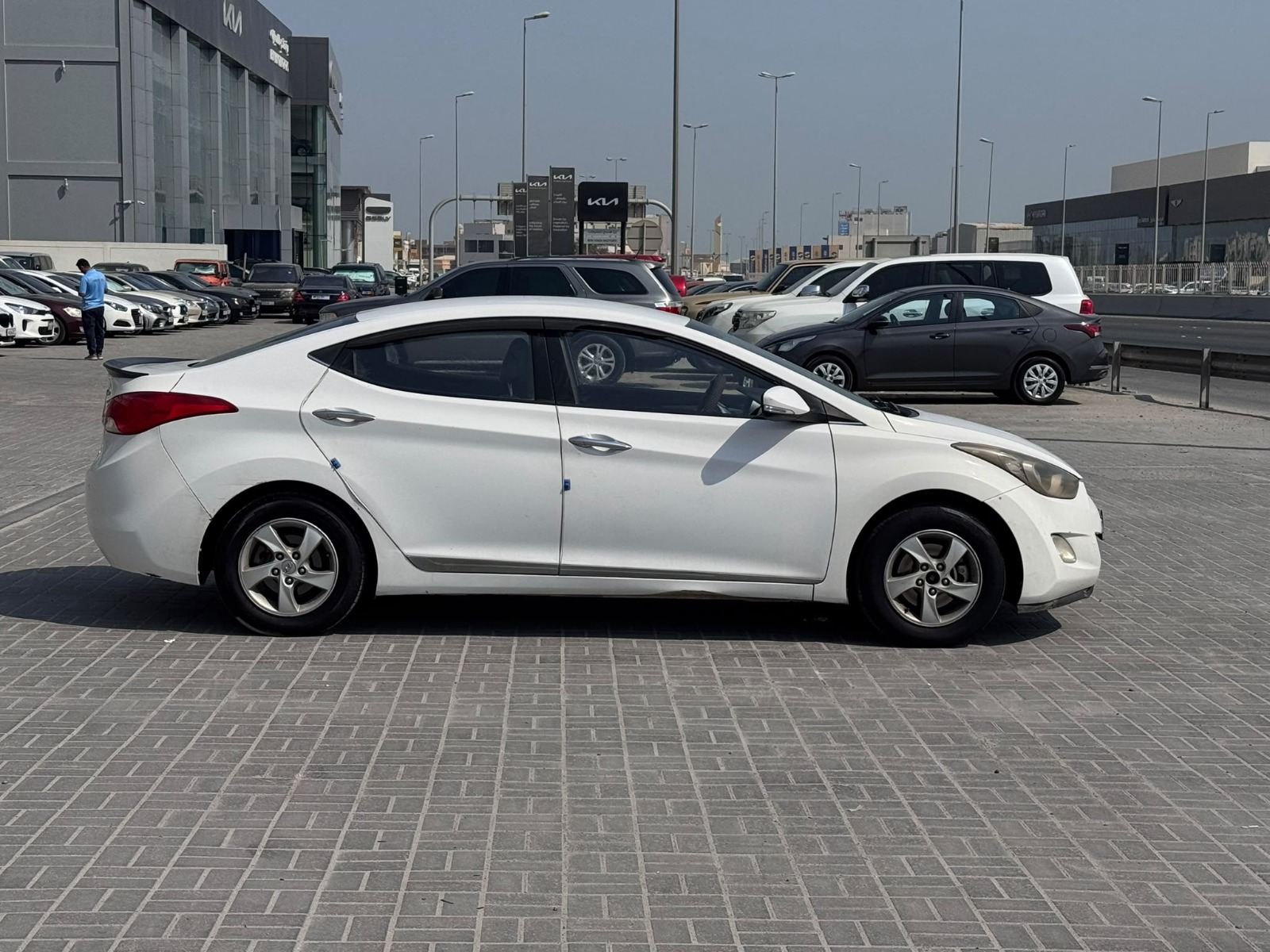 Hyundai Elantra 2016 (White)