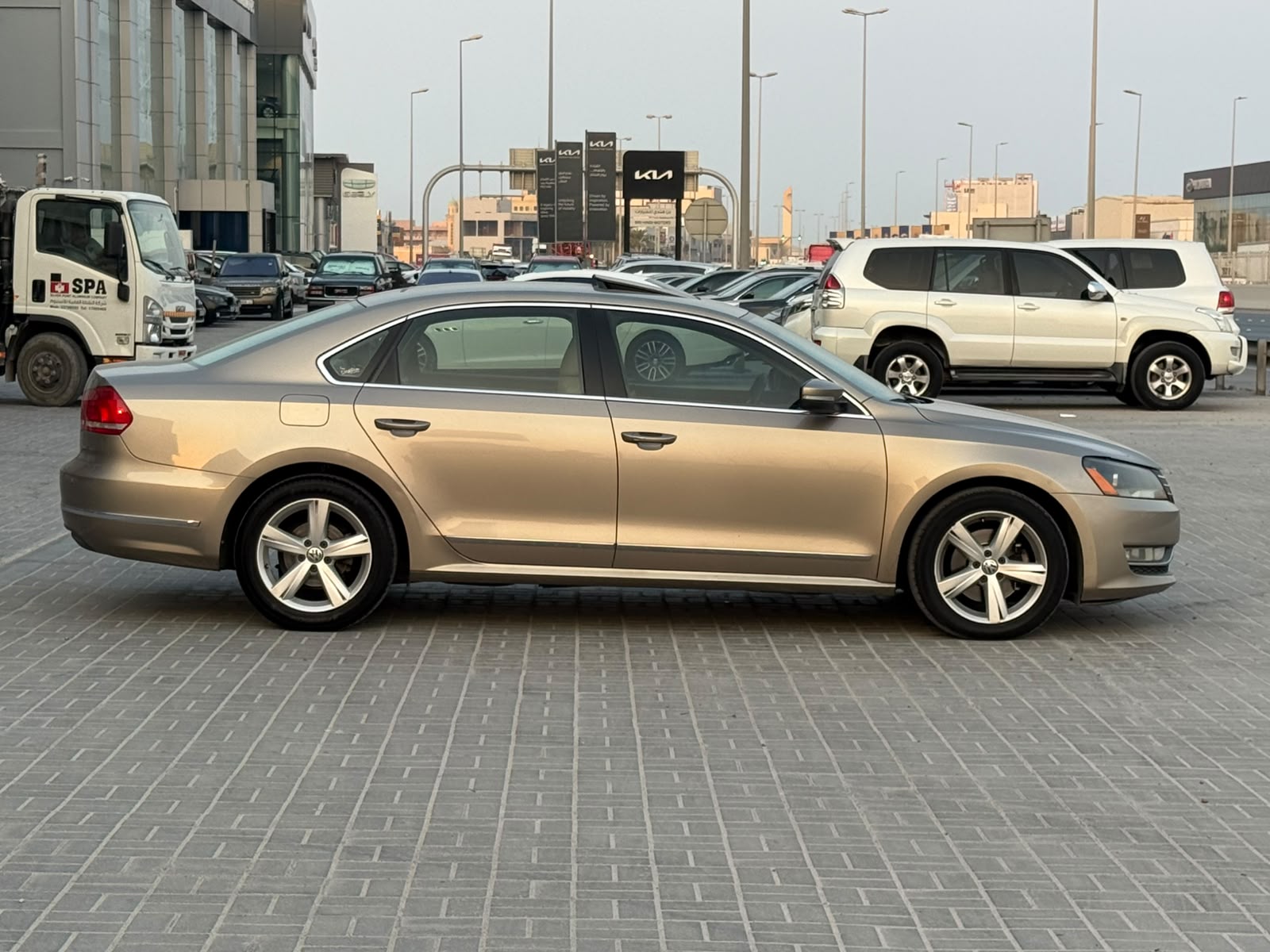 Volkswagen Passat 2016 (Beige)