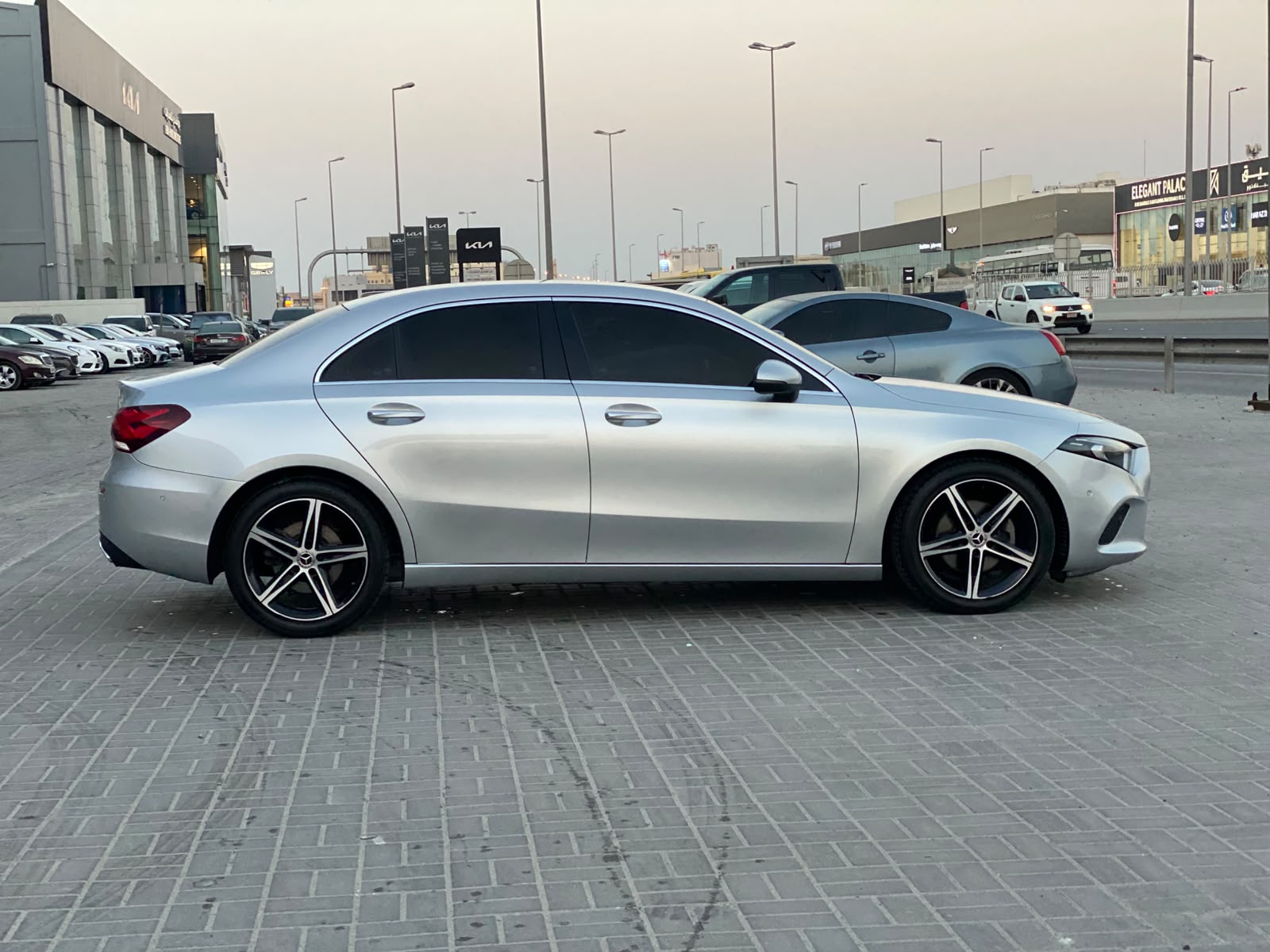 Mercedes Benz A-200 / 2022 (Silver)