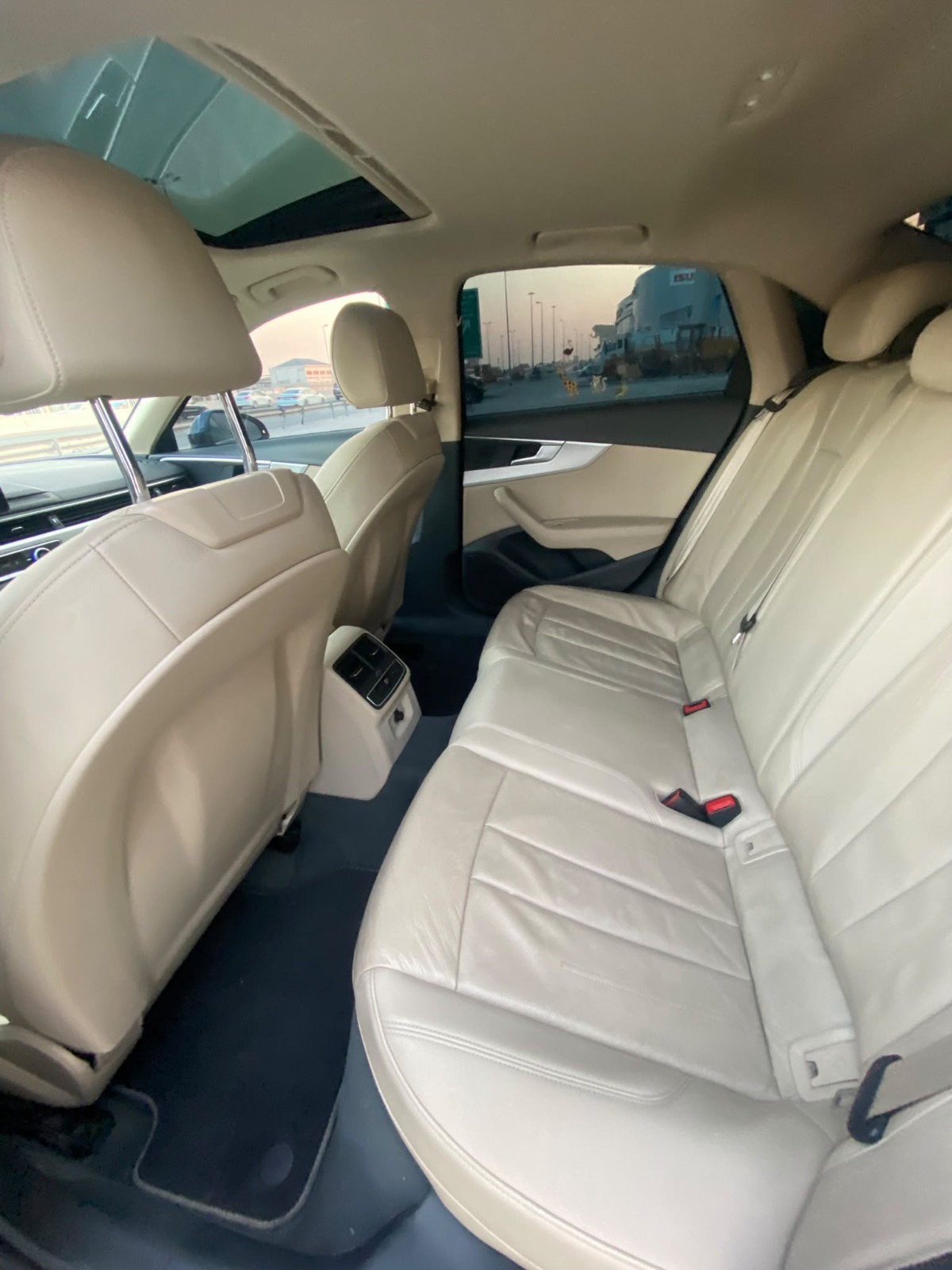 Audi A4 / 2019 (Blue)