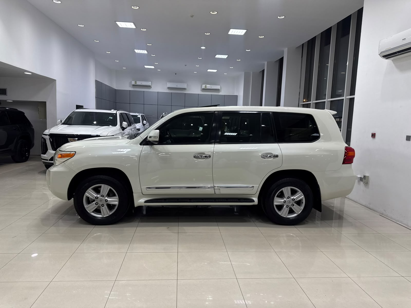 Toyota Land Cruiser GX-R 2015 (White)