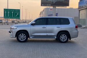 Toyota Land Cruiser GX-R 2016 (Silver)