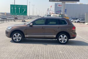 Volkswagen Touareg 2014 (Brown)