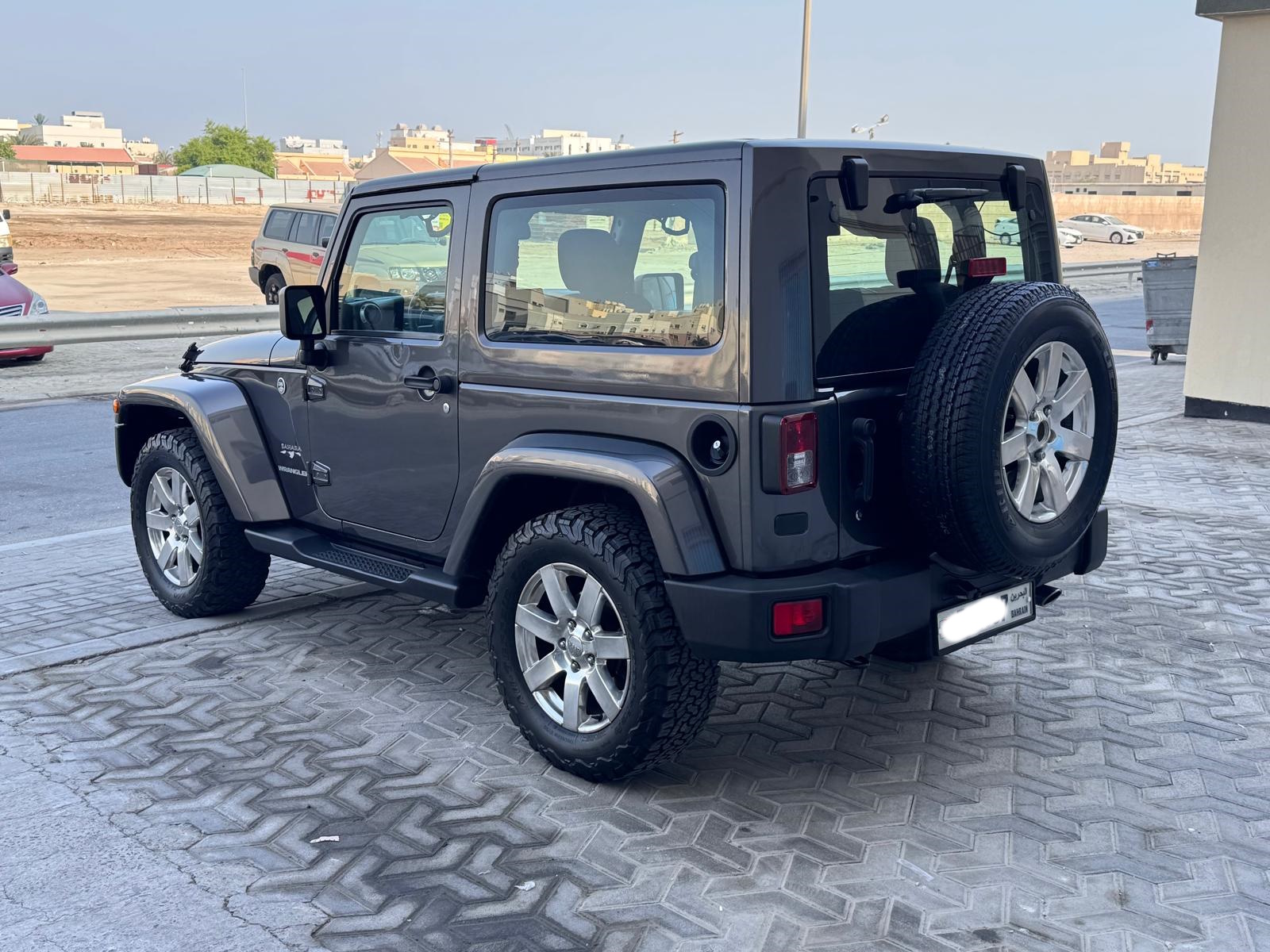 Jeep Wrangler Sahara 2017 (Grey)