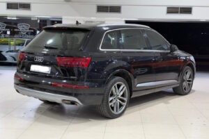 Audi Q7 / 2019 (Black)