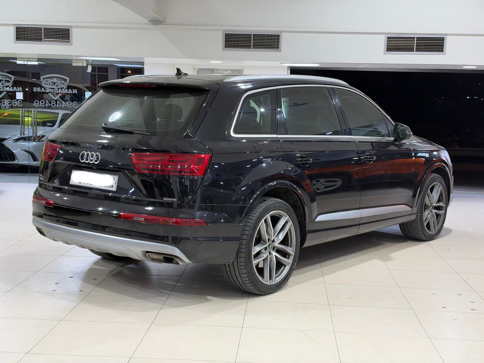Audi Q7 / 2019 (Black)