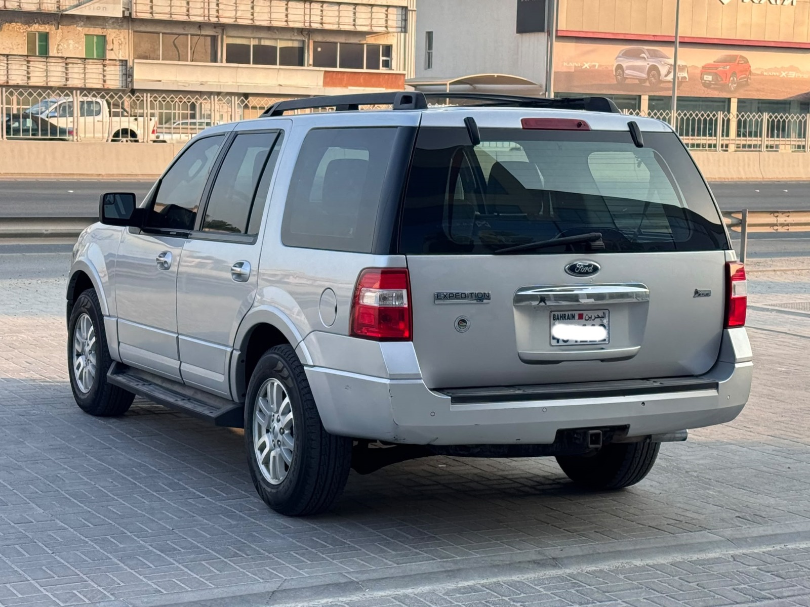 Ford Expedition 2013 (Silver)