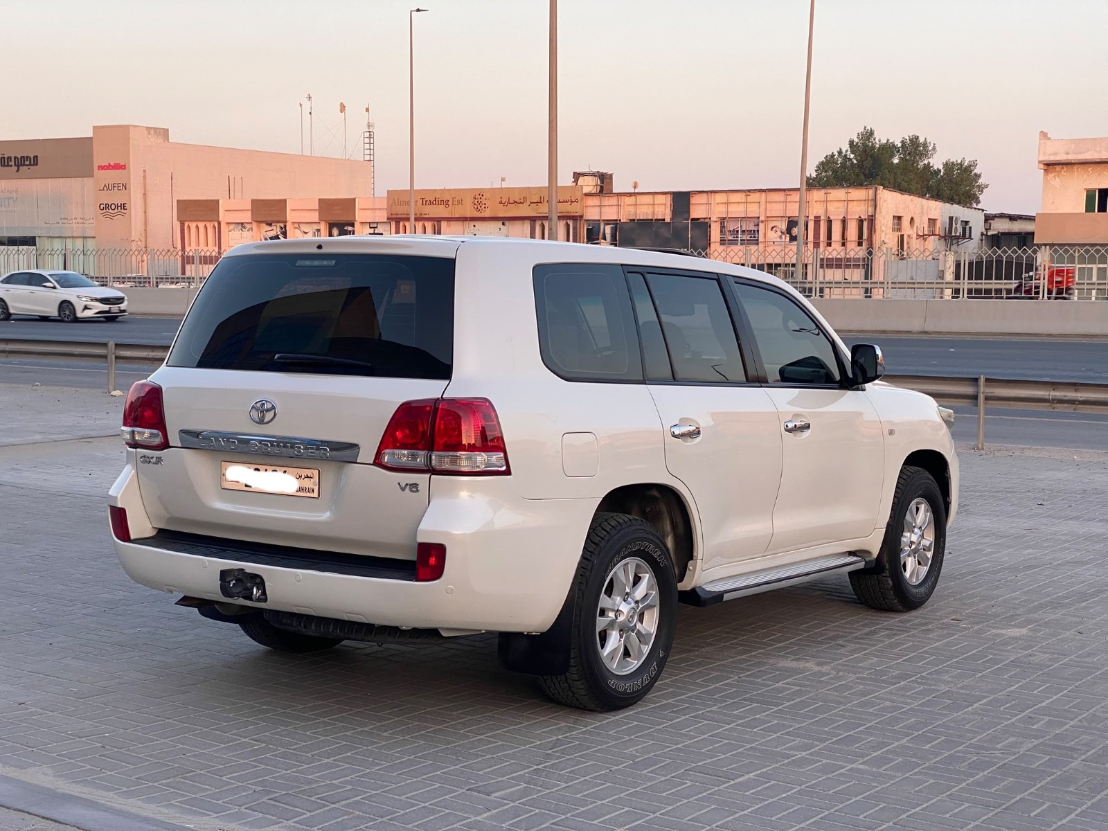 Toyota Land Cruiser GX-R 2010 (White)