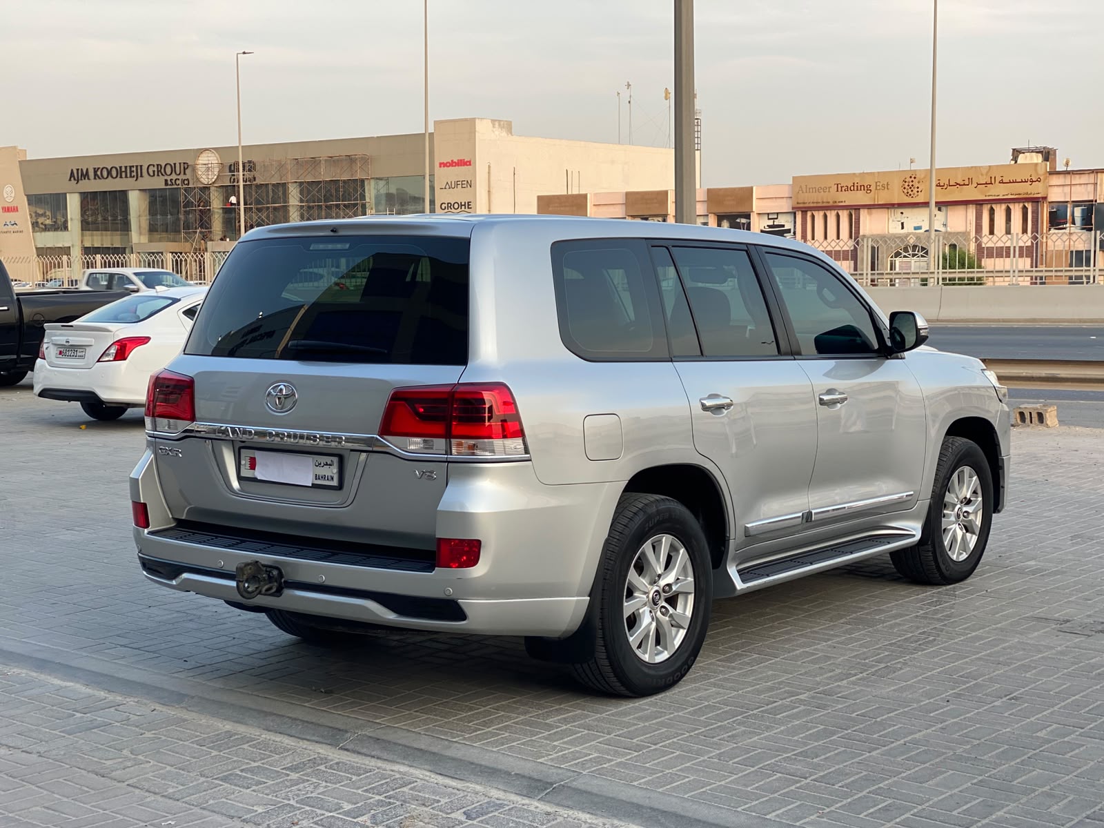 Toyota Land Cruiser GX-R 2016 (Silver)