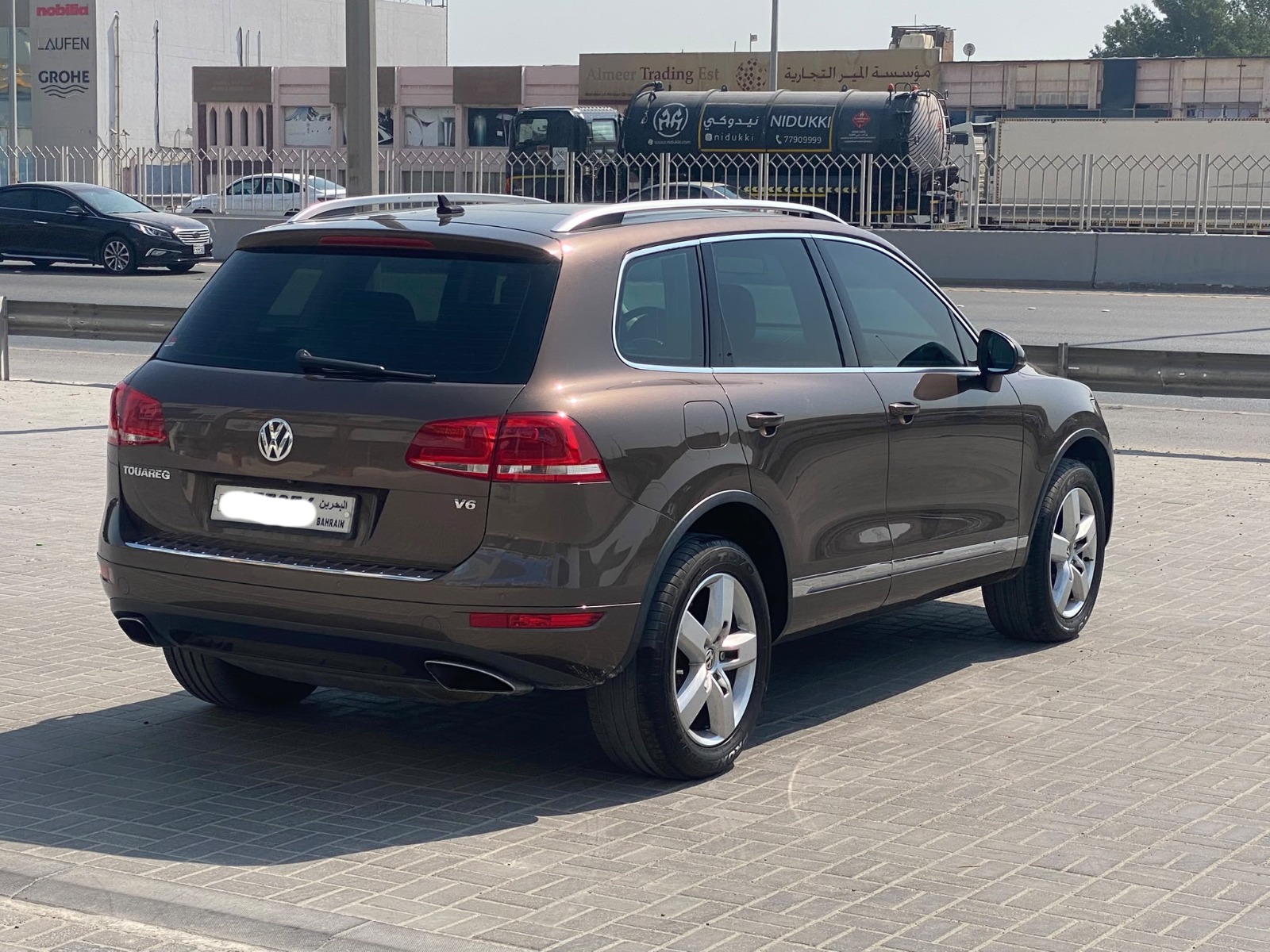 Volkswagen Touareg 2014 (Brown)