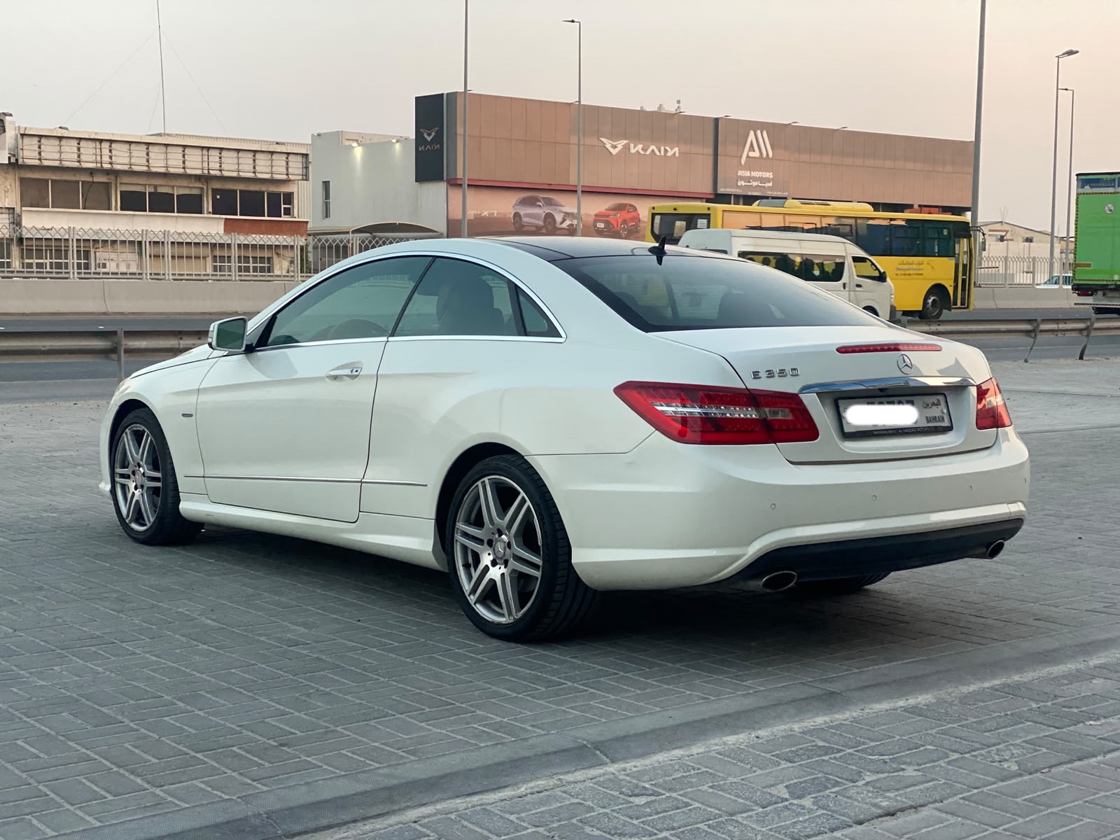 Mercedes Benz E-350 / 2012 (White)