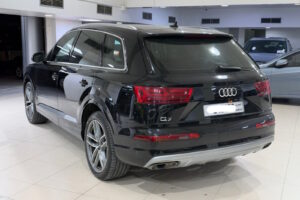 Audi Q7 / 2019 (Black)