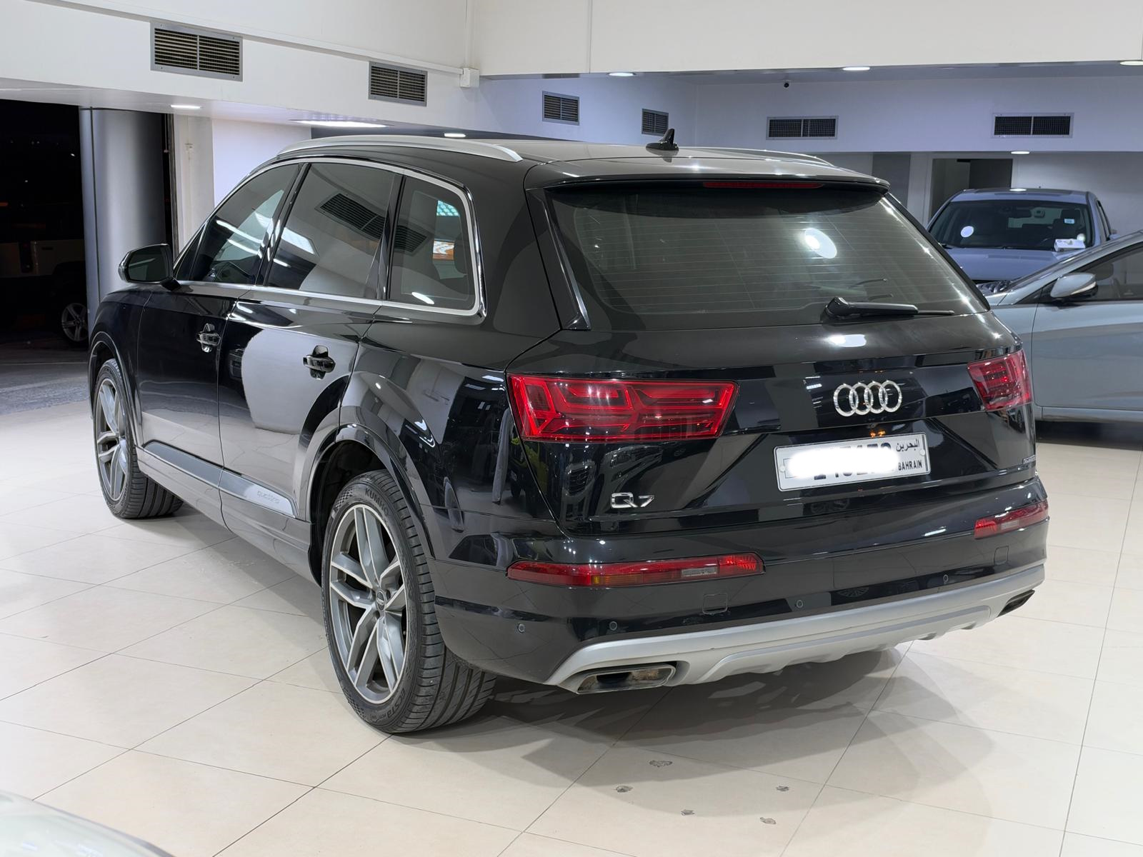 Audi Q7 / 2019 (Black)