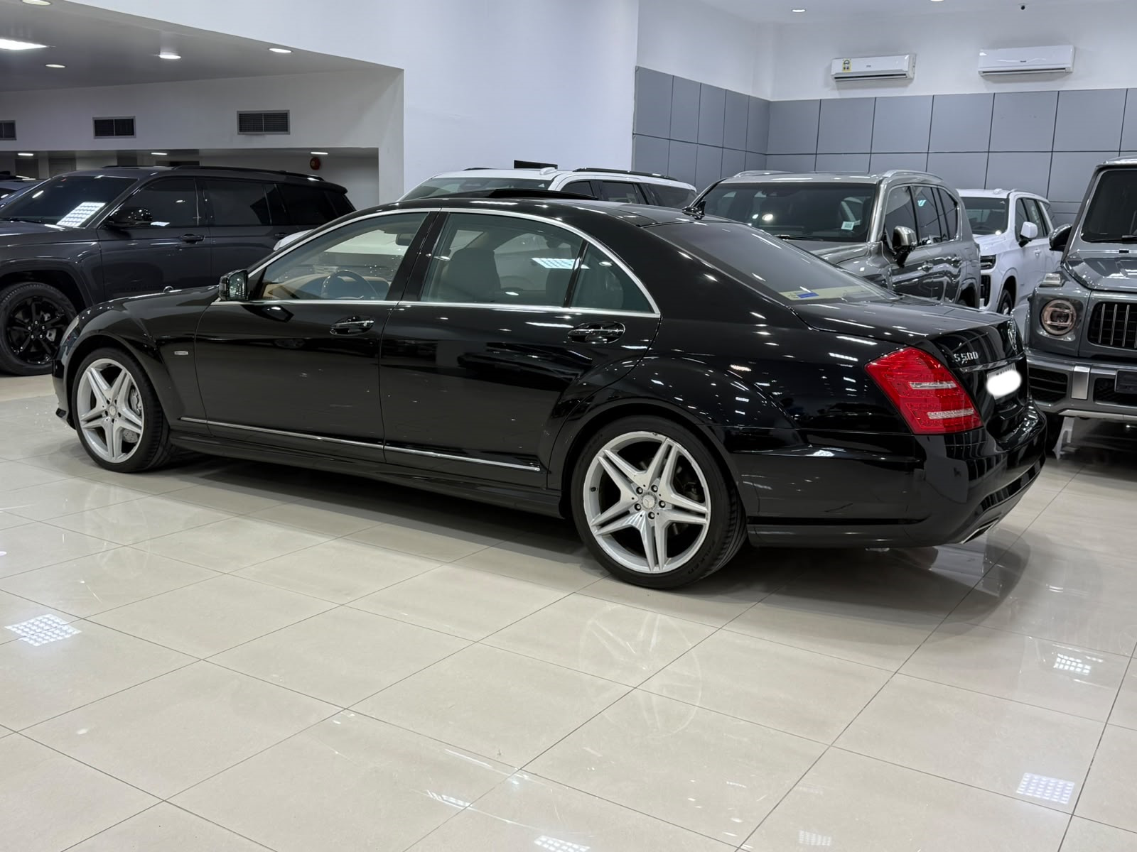 Mercedes Benz S-500 / 2012 (Black)
