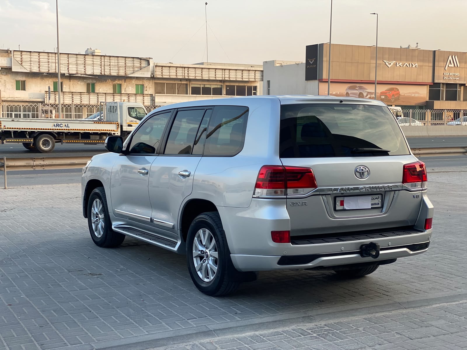 Toyota Land Cruiser GX-R 2016 (Silver)