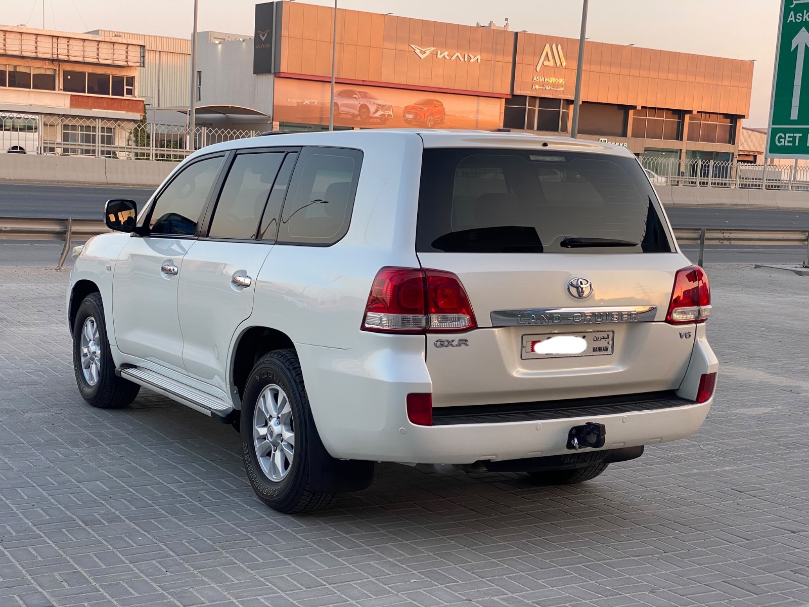 Toyota Land Cruiser GX-R 2010 (White)