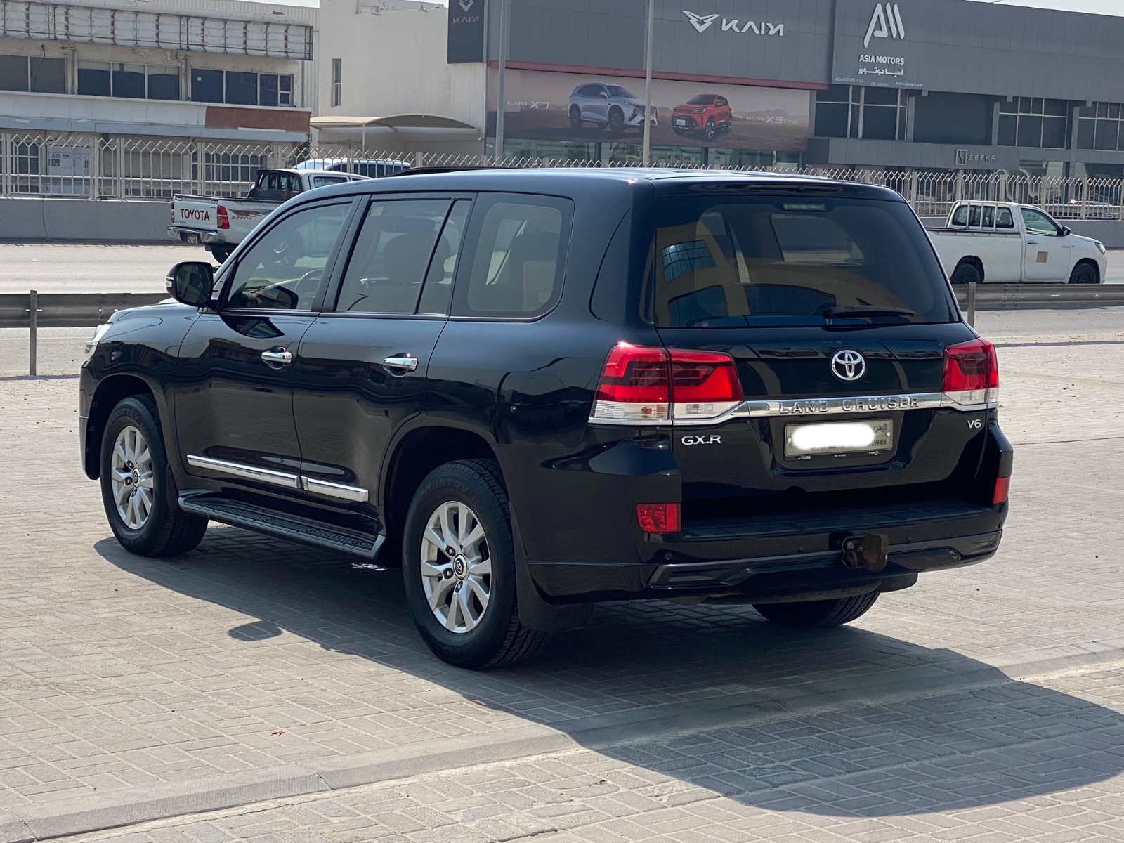 Toyota Land Cruiser GX-R 2018 (Black)