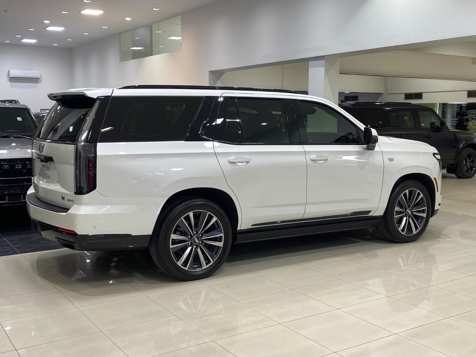 Cadillac Escalade 600 / 2025 (White)