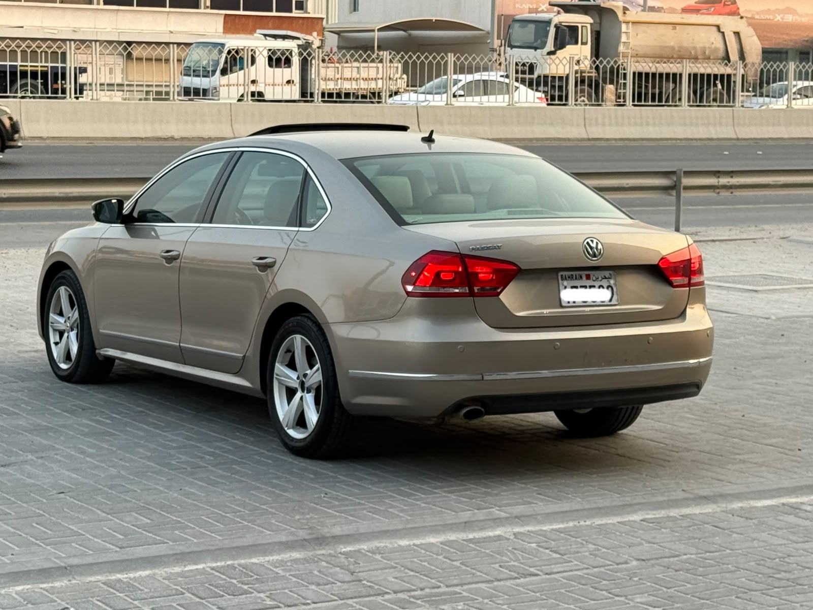 Volkswagen Passat 2016 (Beige)