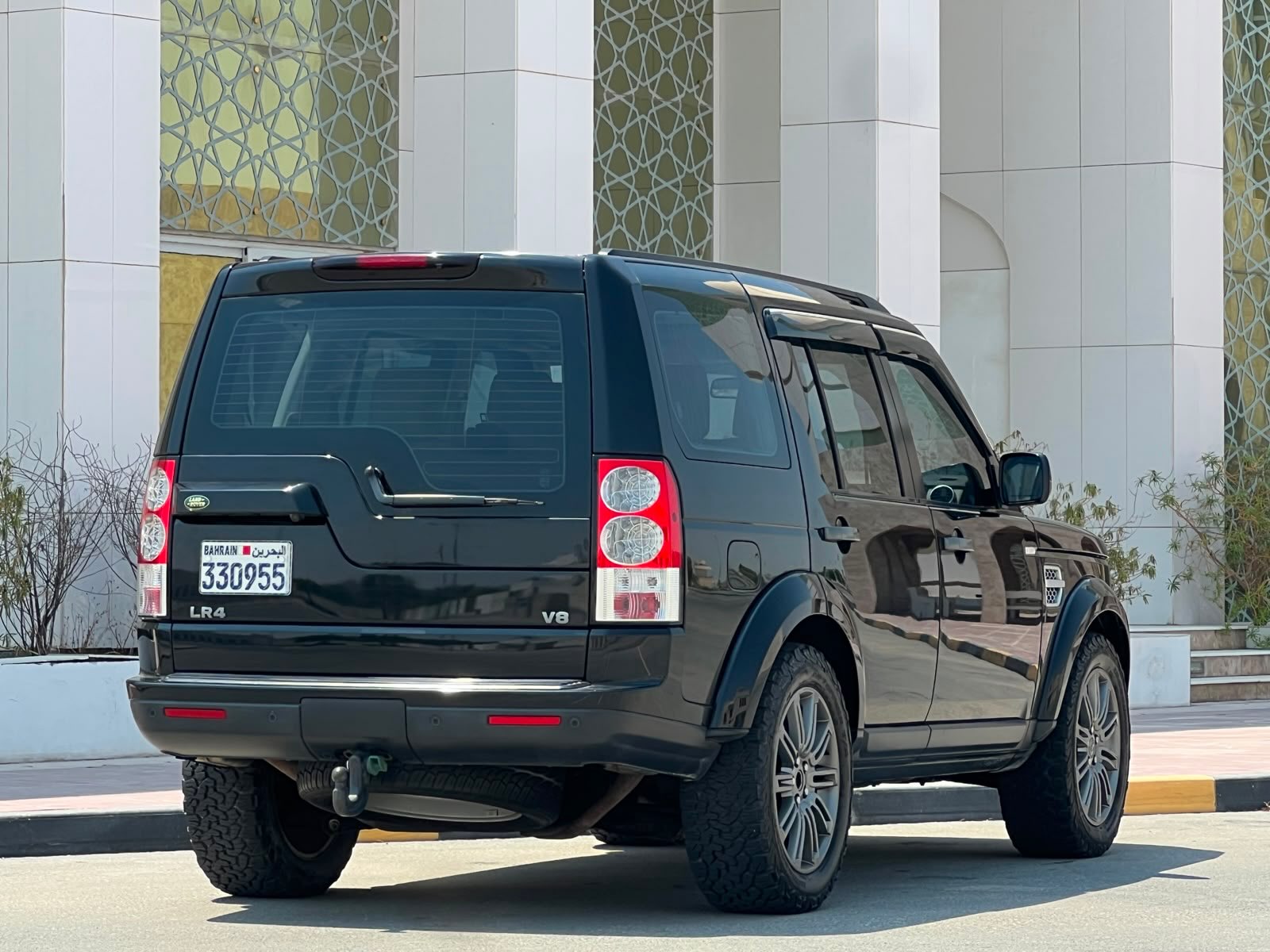 FOR SALE: LAND ROVER LR4 Model: 2010