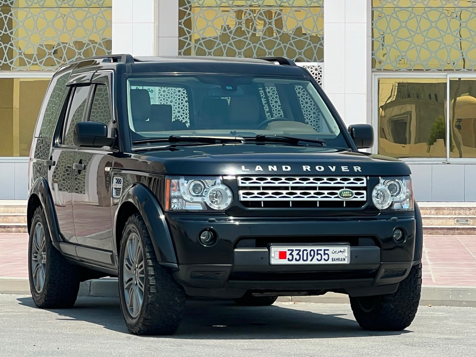 FOR SALE: LAND ROVER LR4 Model: 2010