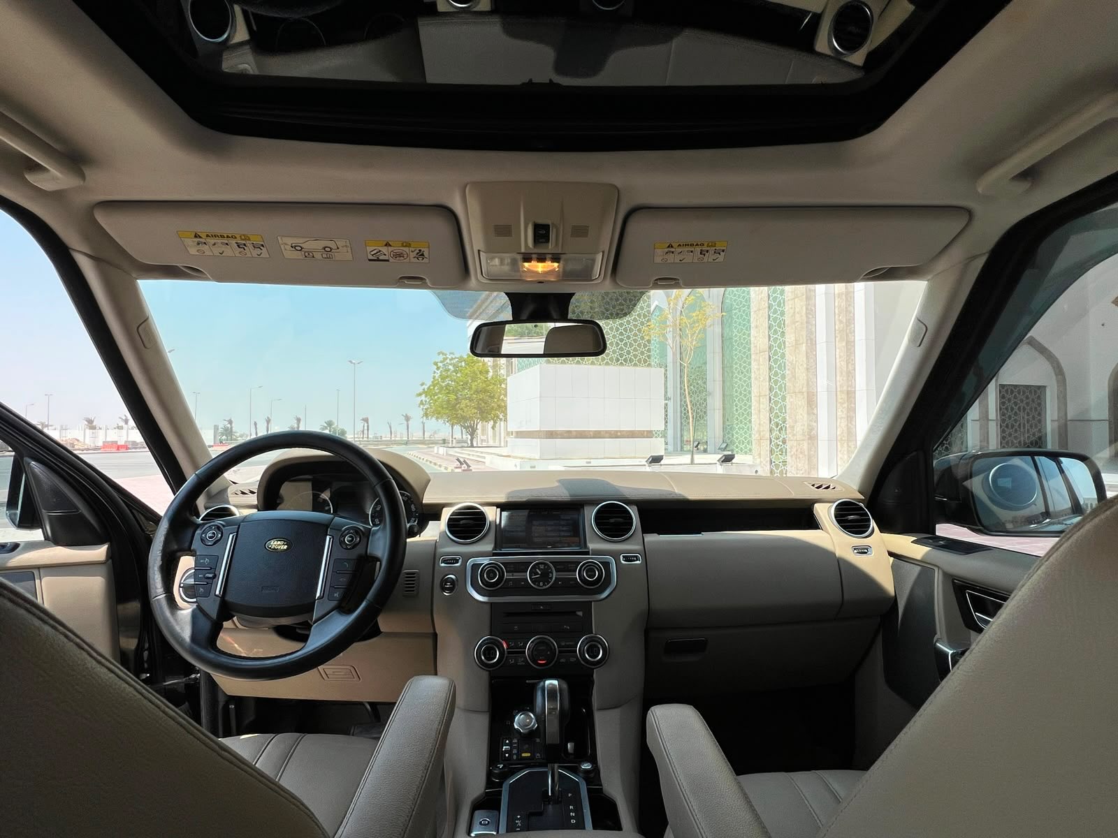 FOR SALE: LAND ROVER LR4 Model: 2010