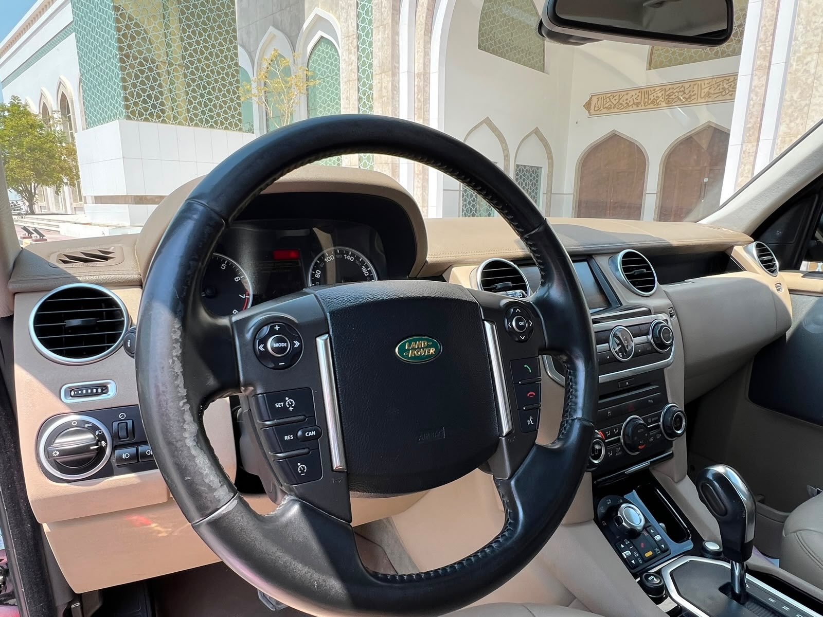FOR SALE: LAND ROVER LR4 Model: 2010