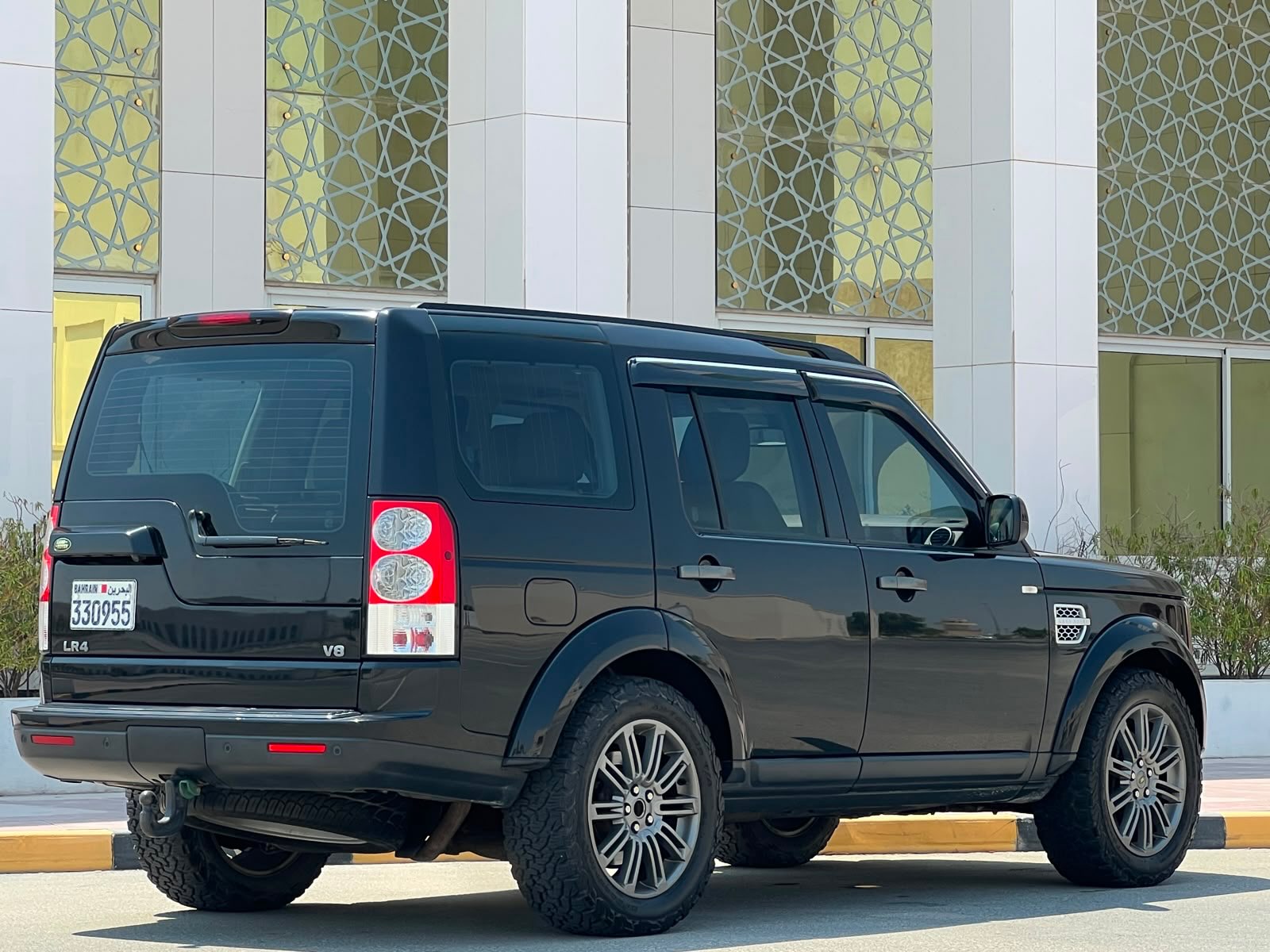 FOR SALE: LAND ROVER LR4 Model: 2010