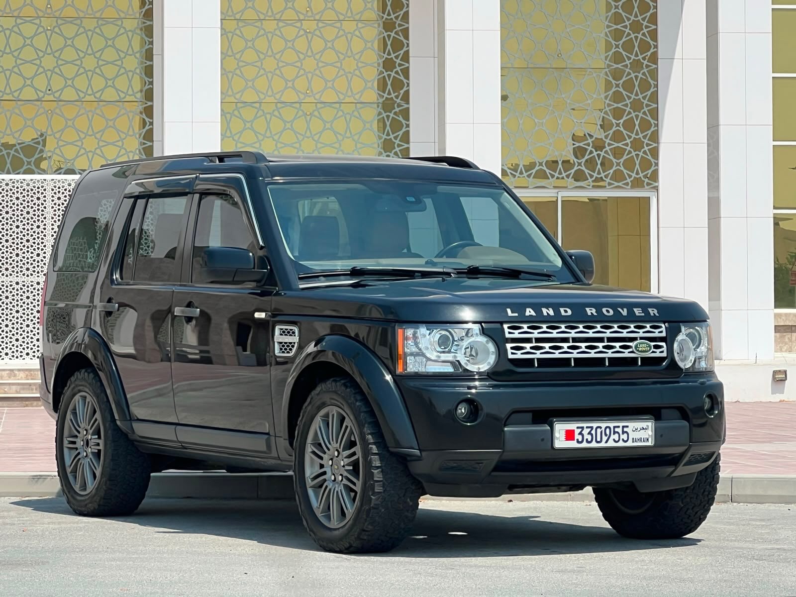 FOR SALE: LAND ROVER LR4 Model: 2010
