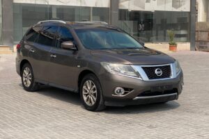Nissan Pathfinder 2015 (Grey)